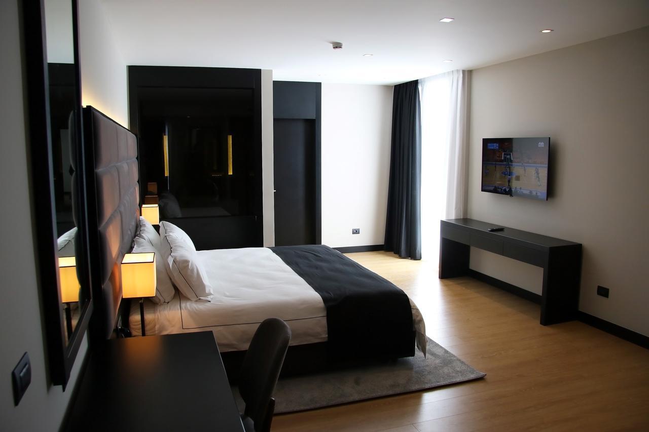 Privilege & 4* Farke e Madhe