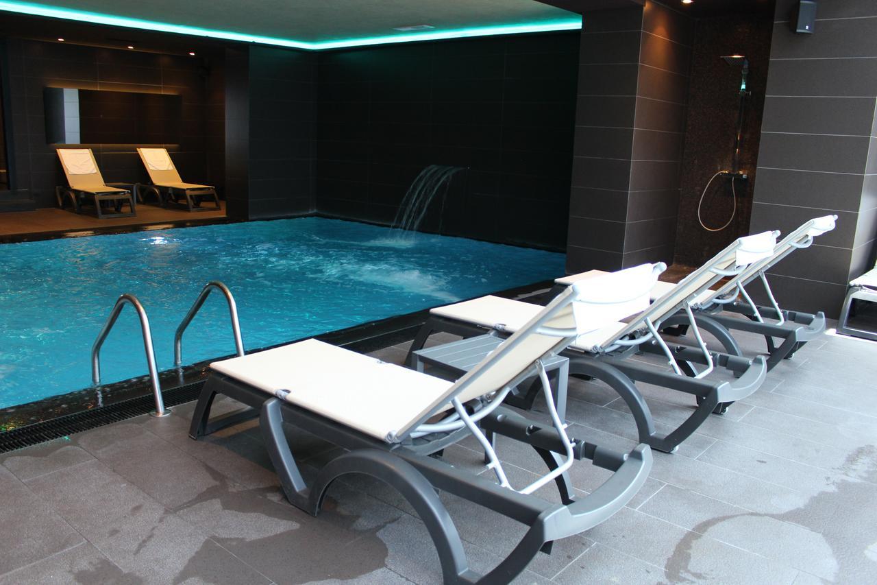 Privilege & 4* Farke e Madhe