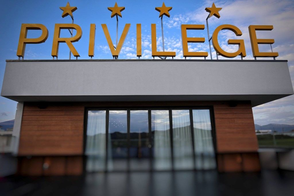 Privilege & Hotel Farke e Madhe