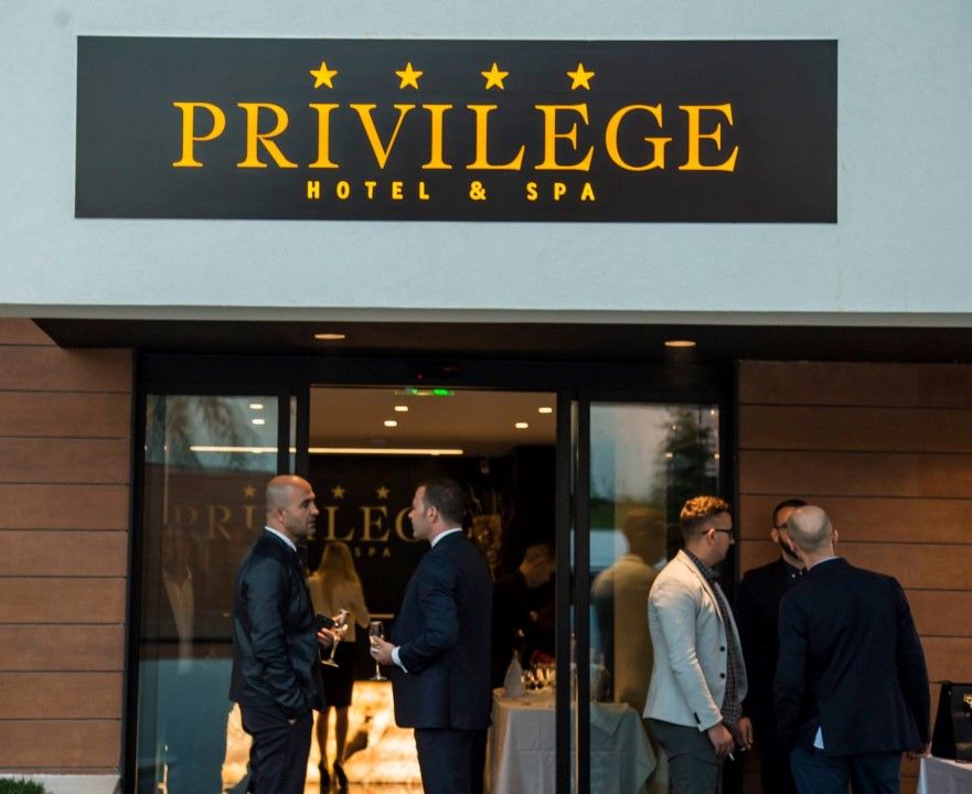 Privilege & 4* Farke e Madhe